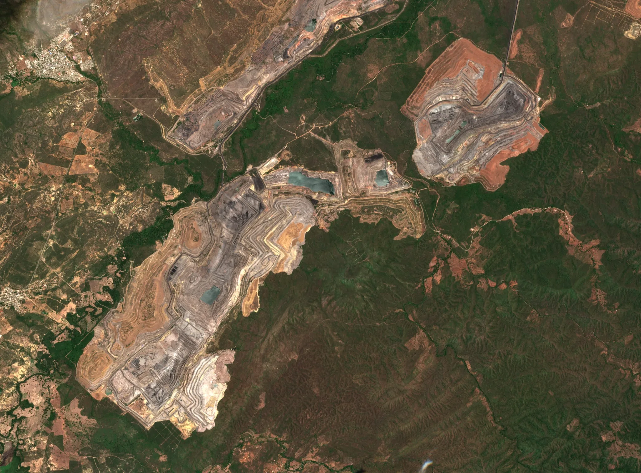 Imagen satelital Sentinel-2 · Tajos de carbón, La Guajira, Colombia · Color real (TCI)